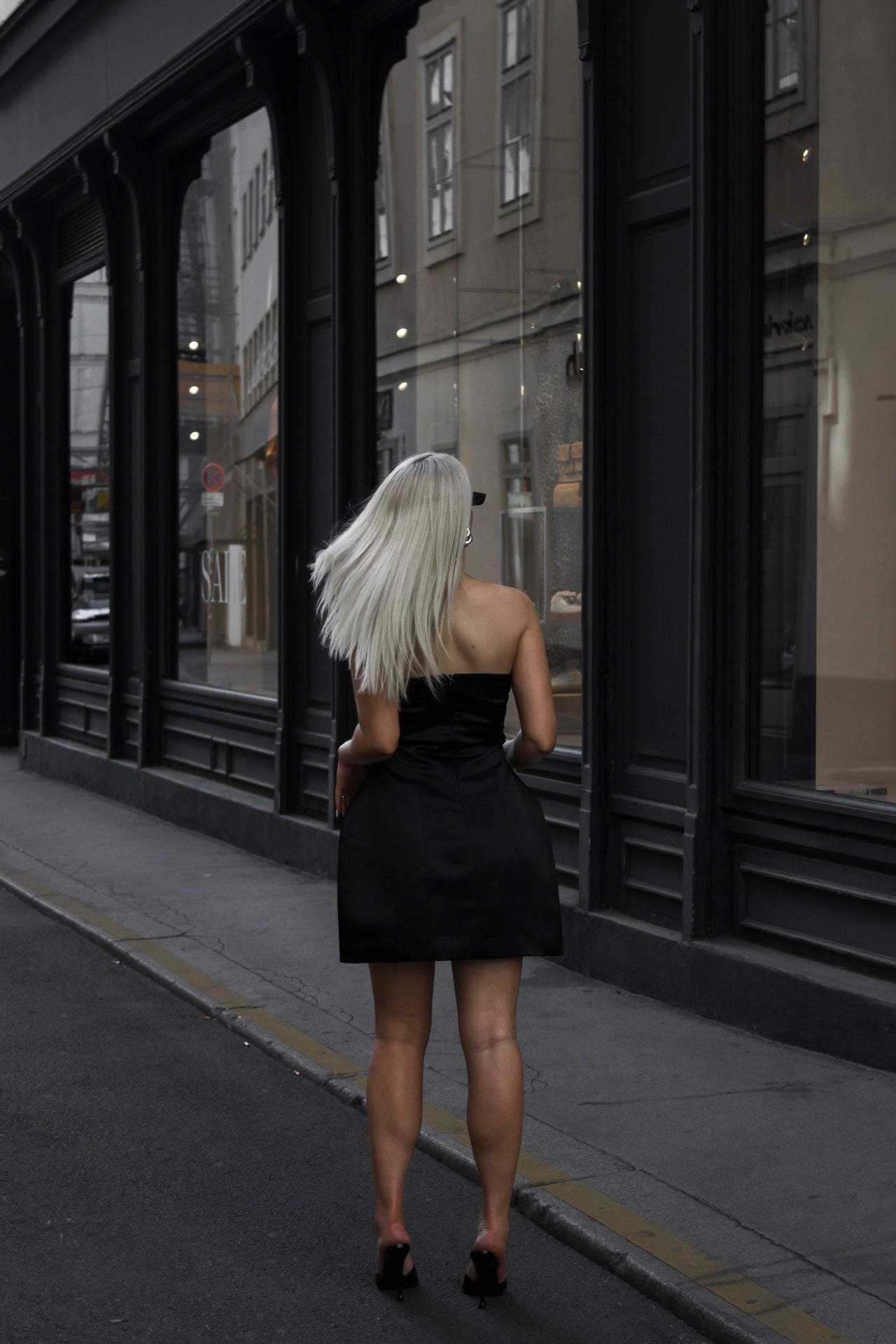 TAILORED STRAPLESS MINI DRESS