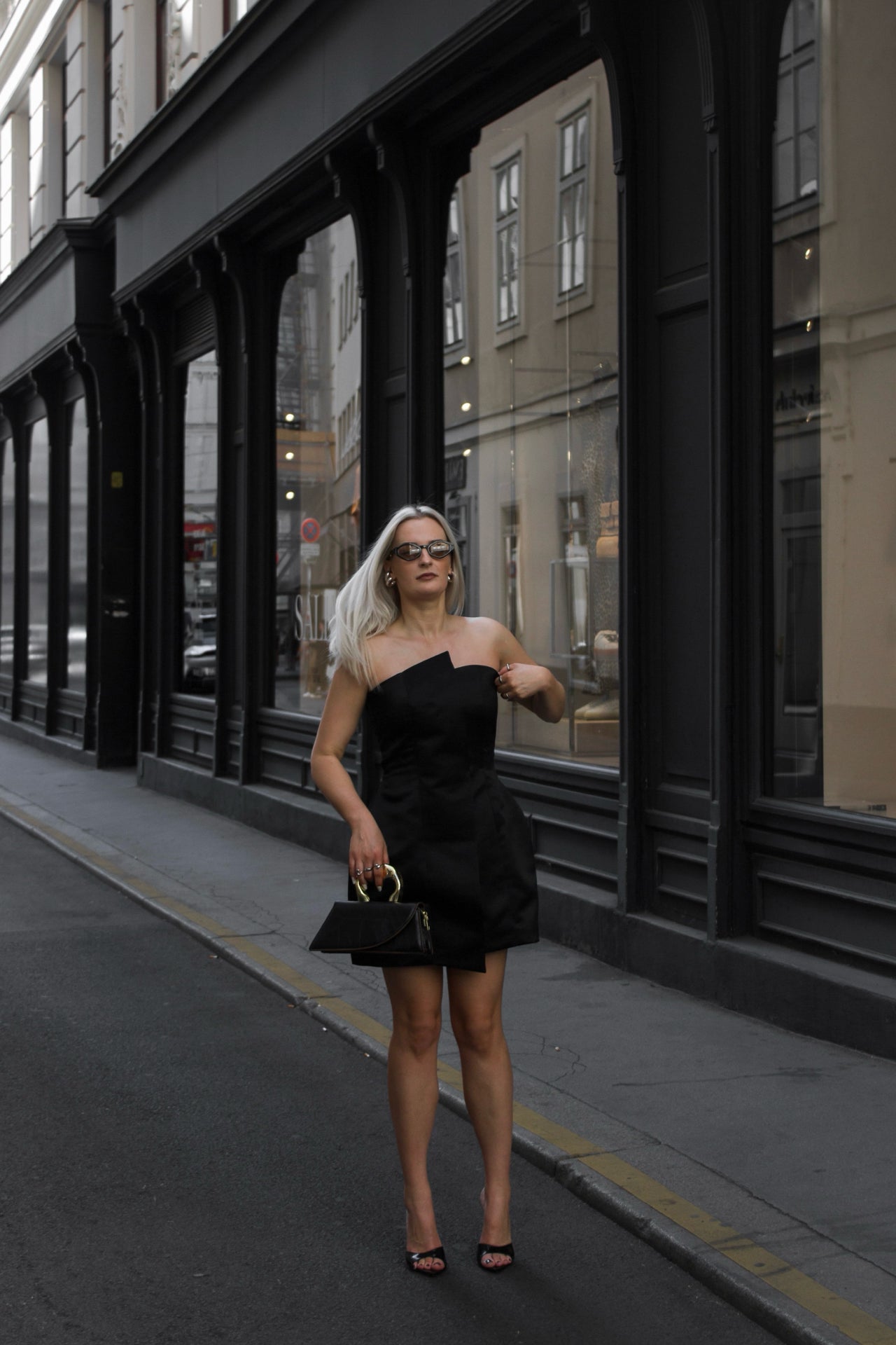 TAILORED STRAPLESS MINI DRESS