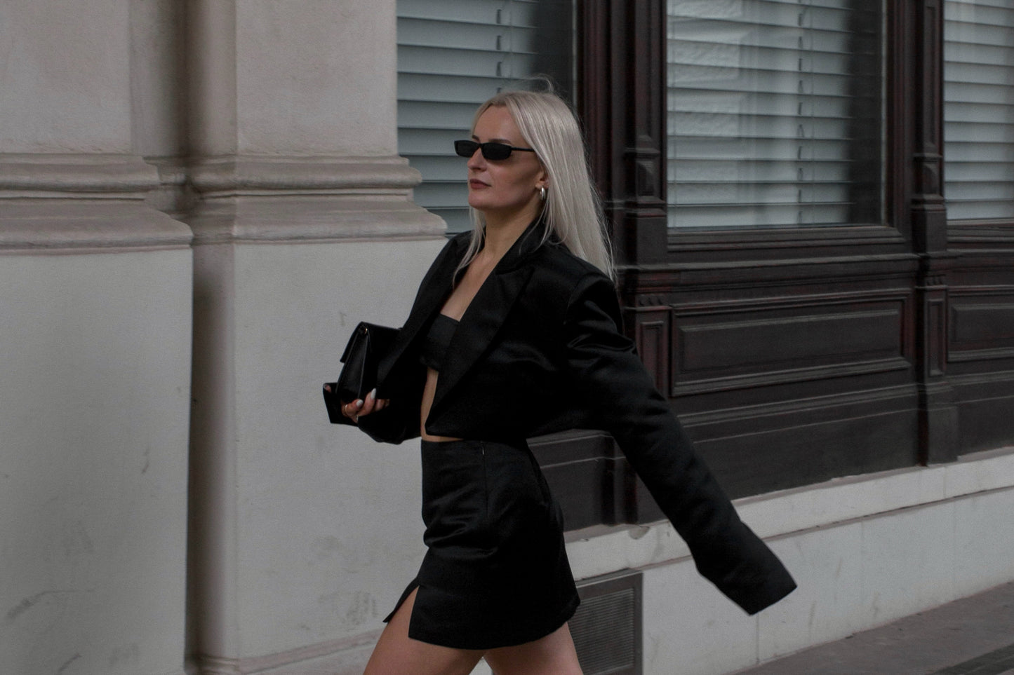 SLEEK CROPPED JACKET