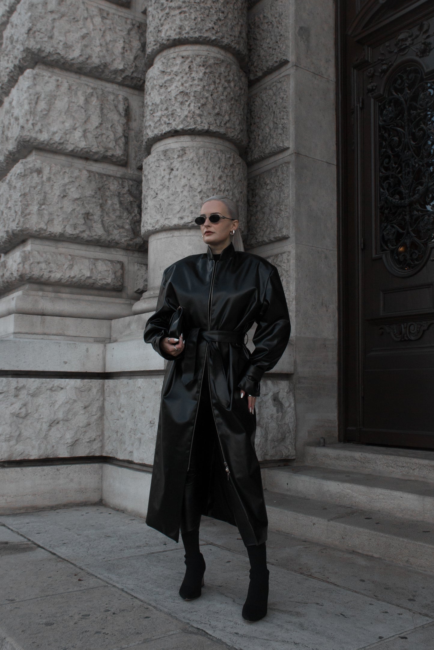 HIGH-NECK CLOSURE COAT