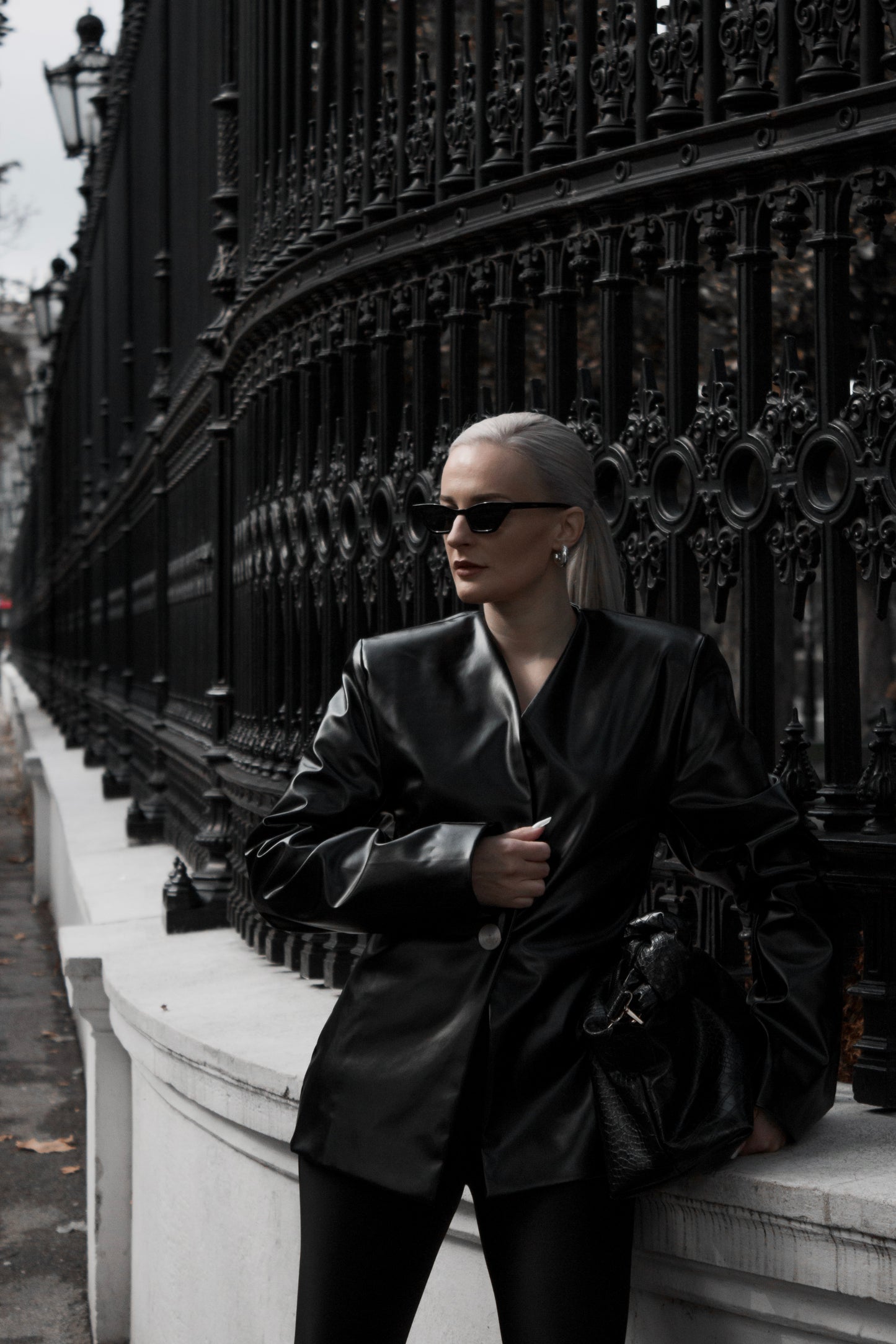 DUAL-BUTTON STRUCTURED JACKET