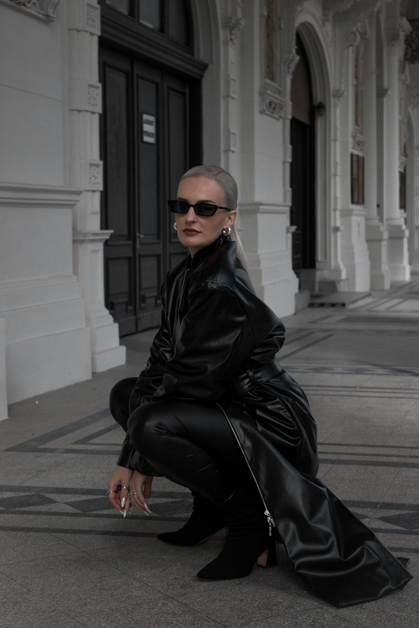 HIGH-NECK CLOSURE COAT