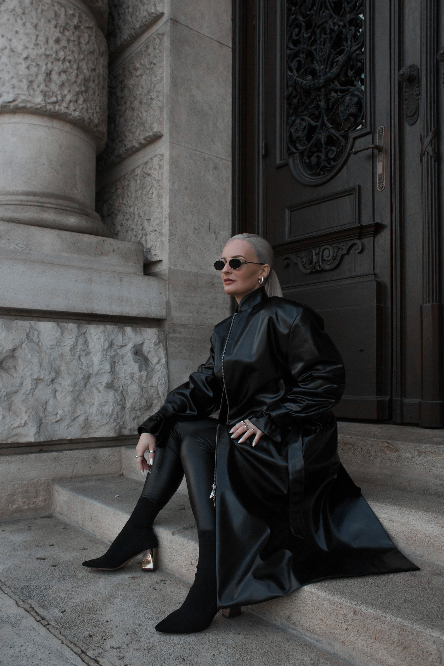 HIGH-NECK CLOSURE COAT