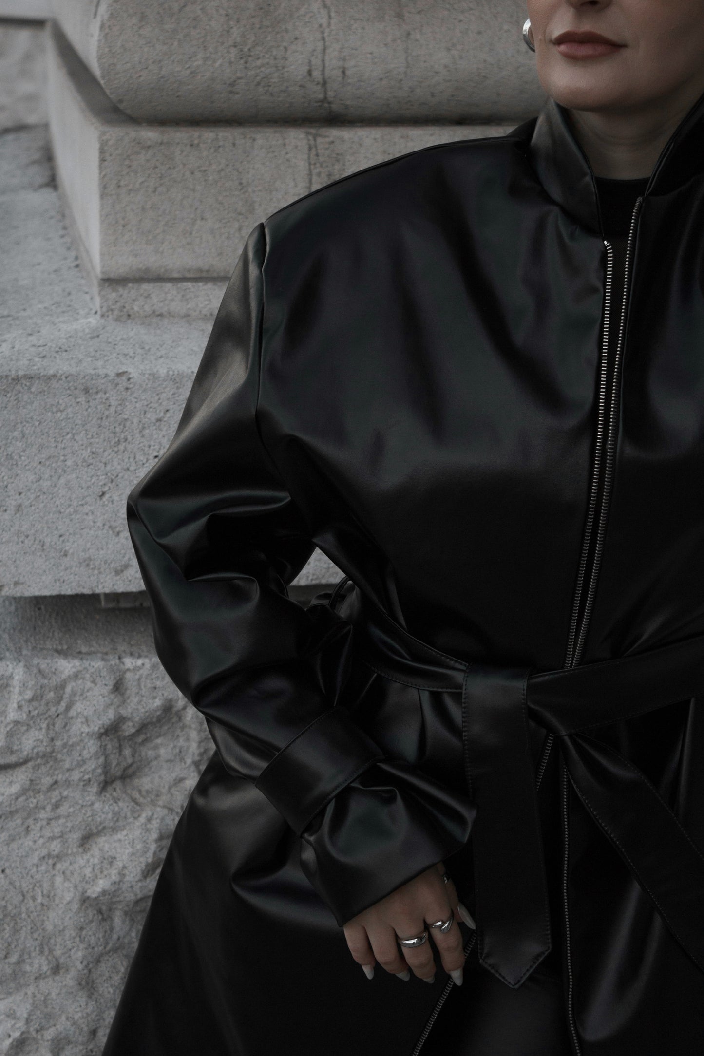 HIGH-NECK CLOSURE COAT