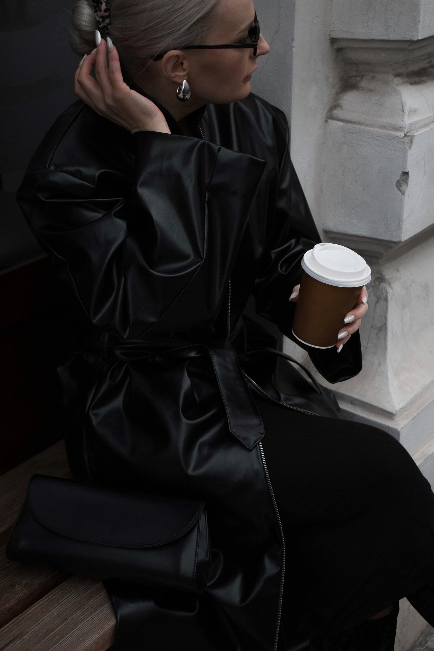 HIGH-NECK CLOSURE COAT