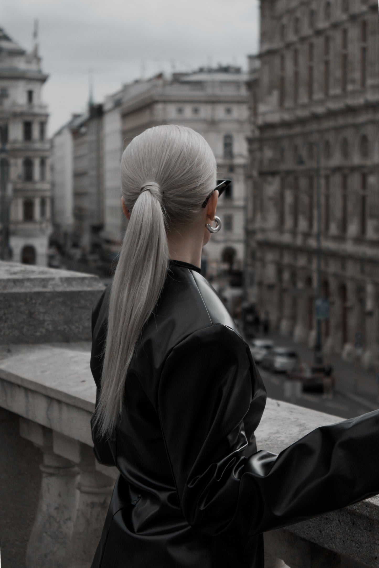 DUAL-BUTTON STRUCTURED JACKET