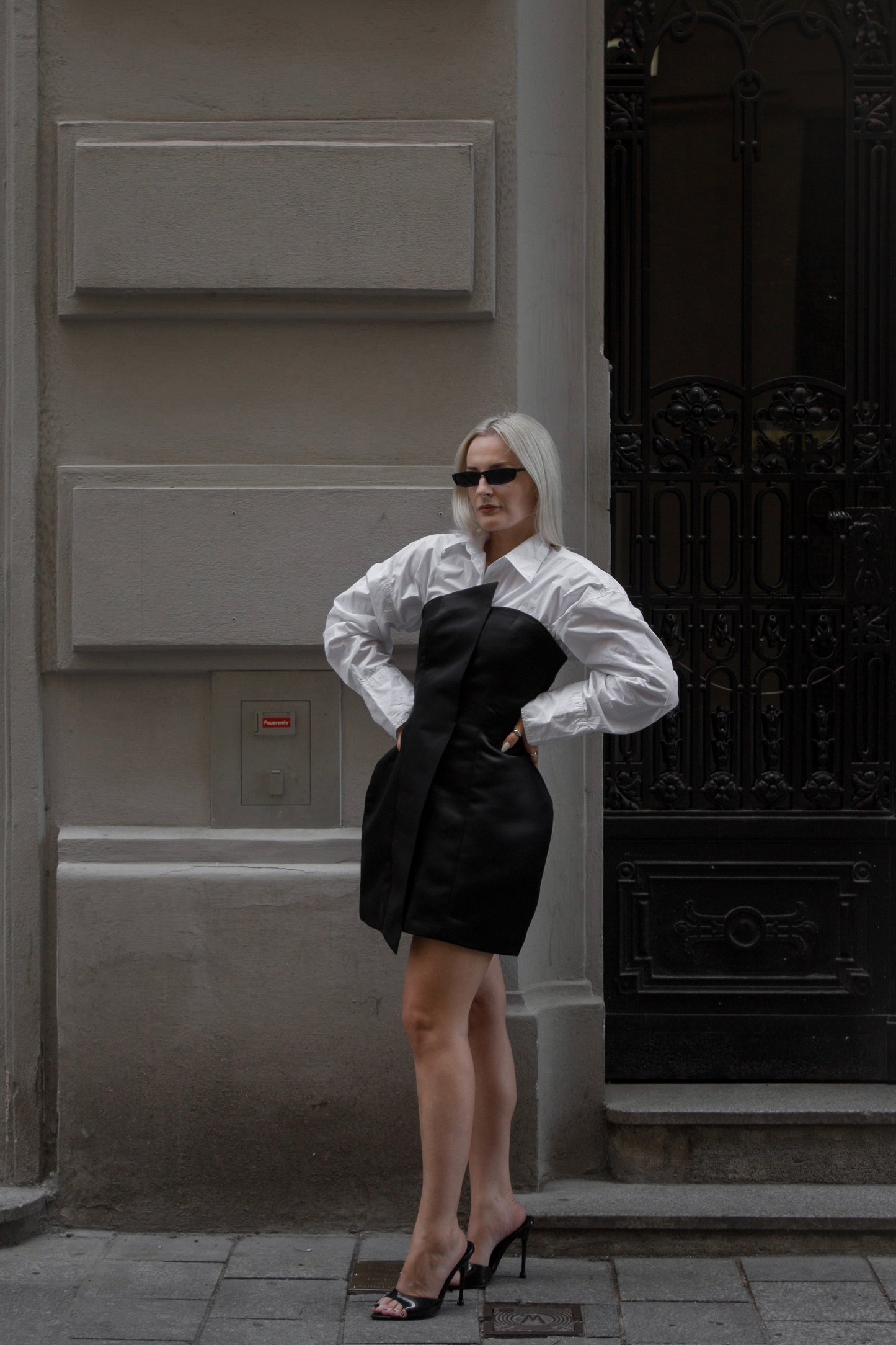 TAILORED STRAPLESS MINI DRESS