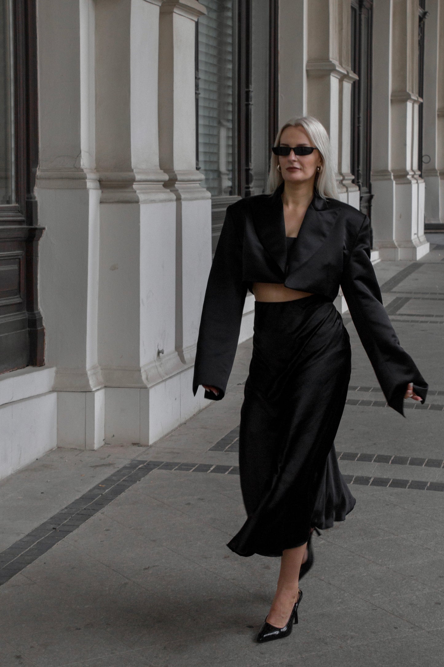 SLEEK CROPPED JACKET