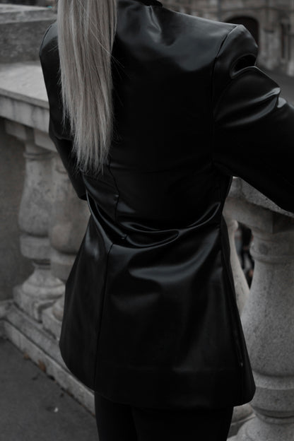 DUAL-BUTTON STRUCTURED JACKET