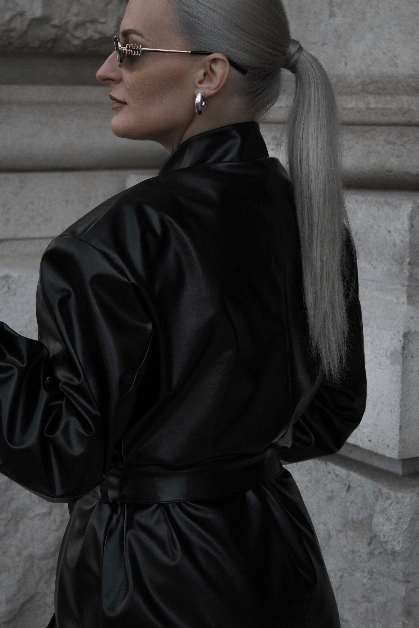 HIGH-NECK CLOSURE COAT